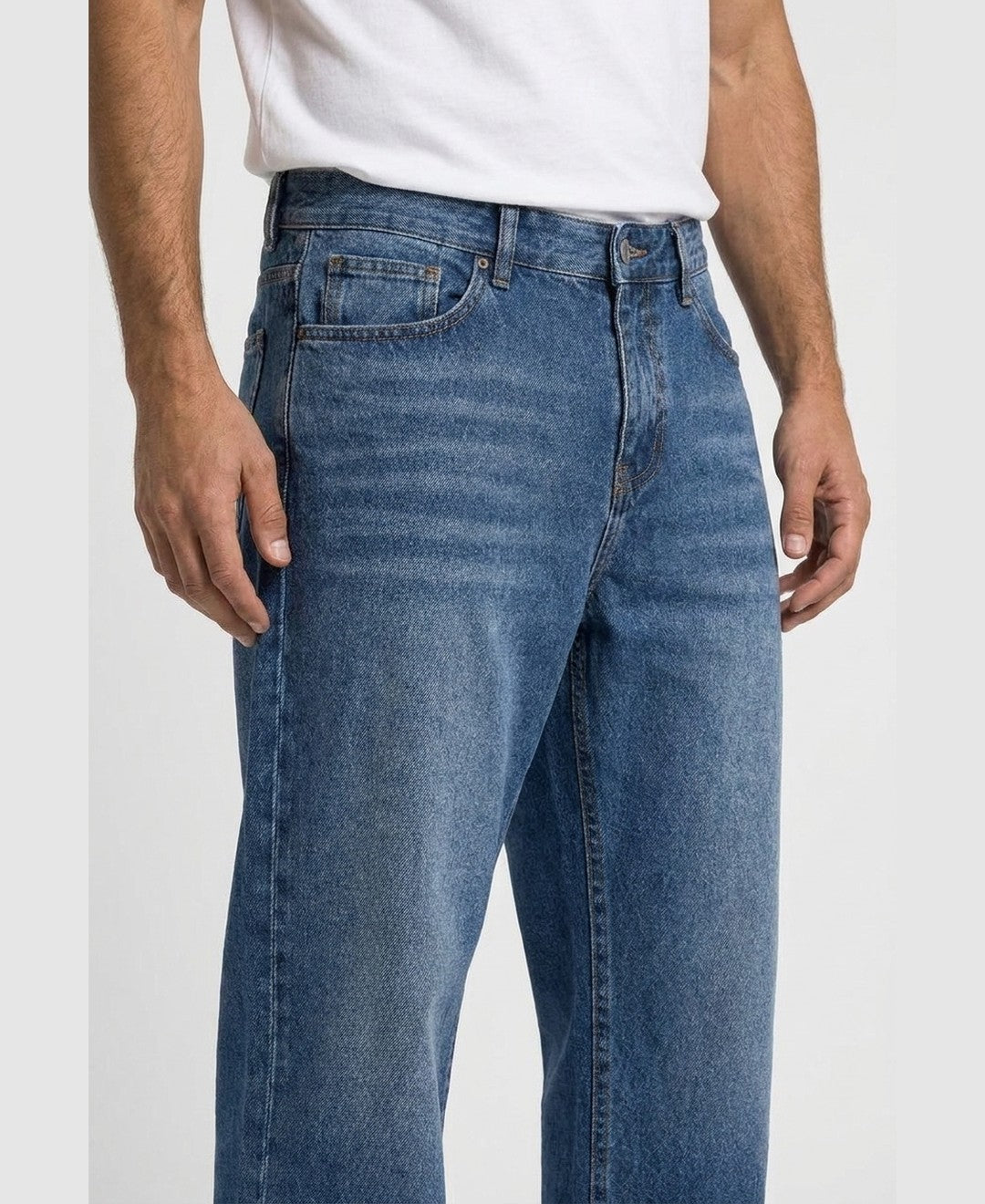 Reuben Baggy Jeans men's bottoms in blue, closeup view 9:11