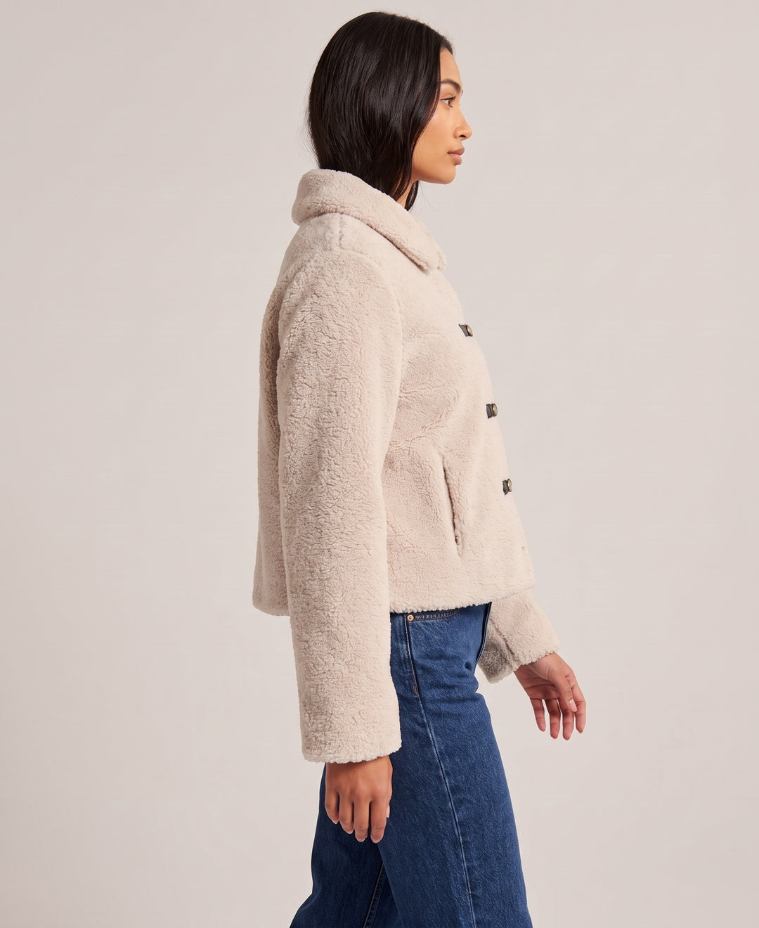 Cropped teddy jacket in beige, side view