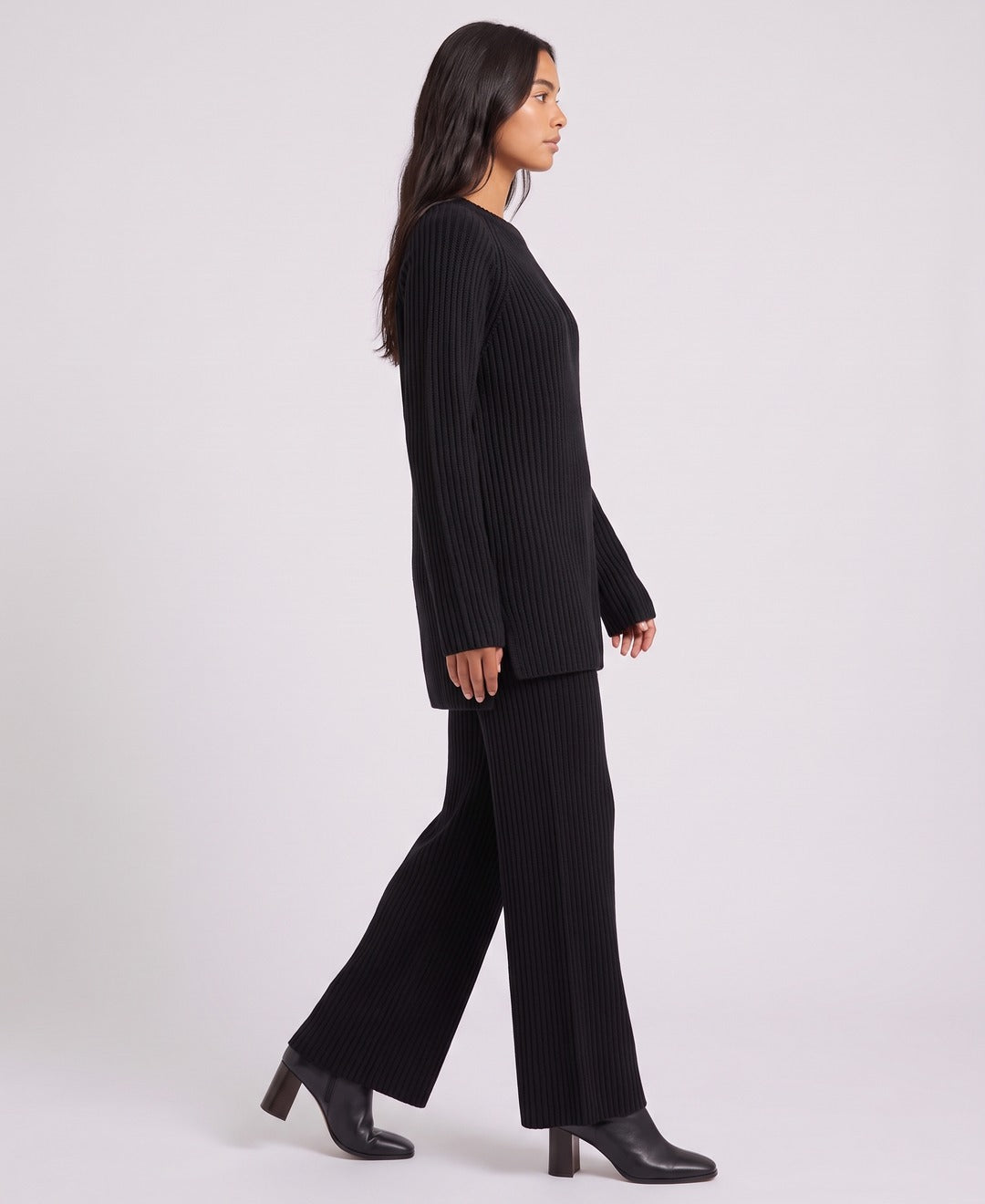 Noor Chunky Rib Set in Black, side view