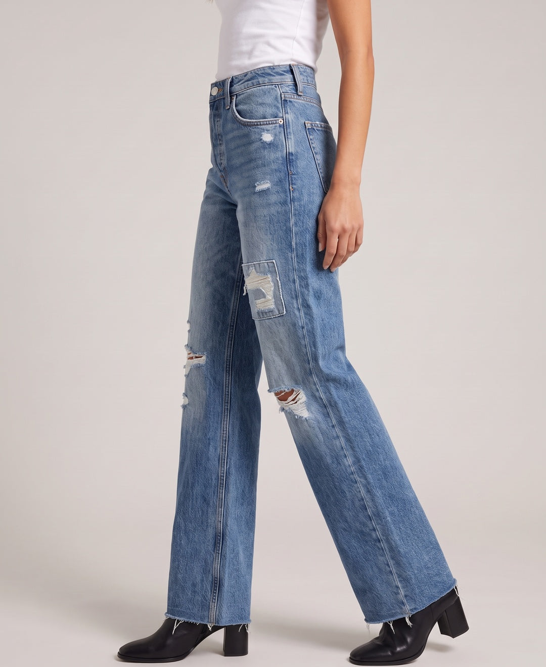 Women's wide leg ripped jeans in blue, side view