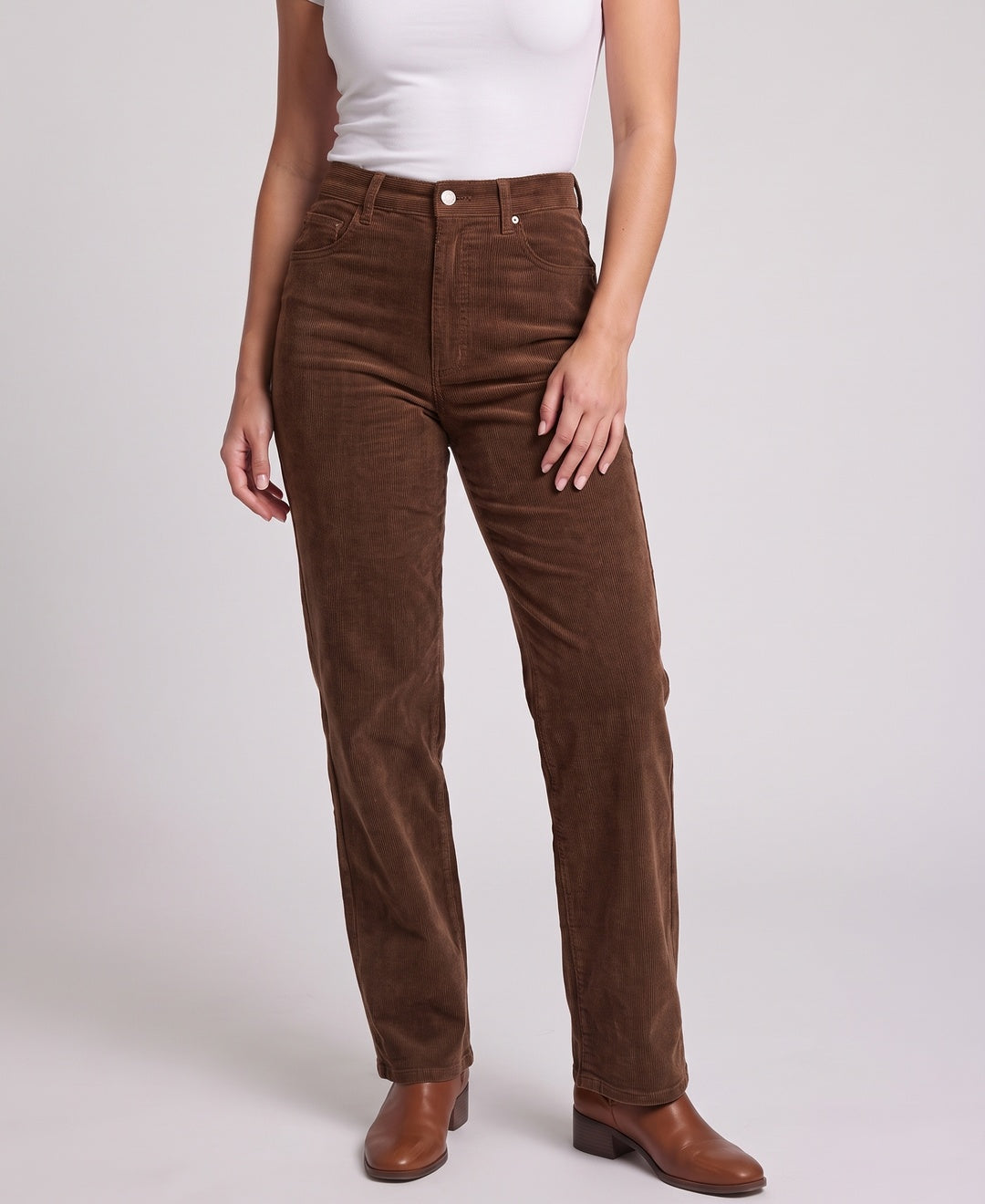 Paloma Trousers in Brown corduroy, front view