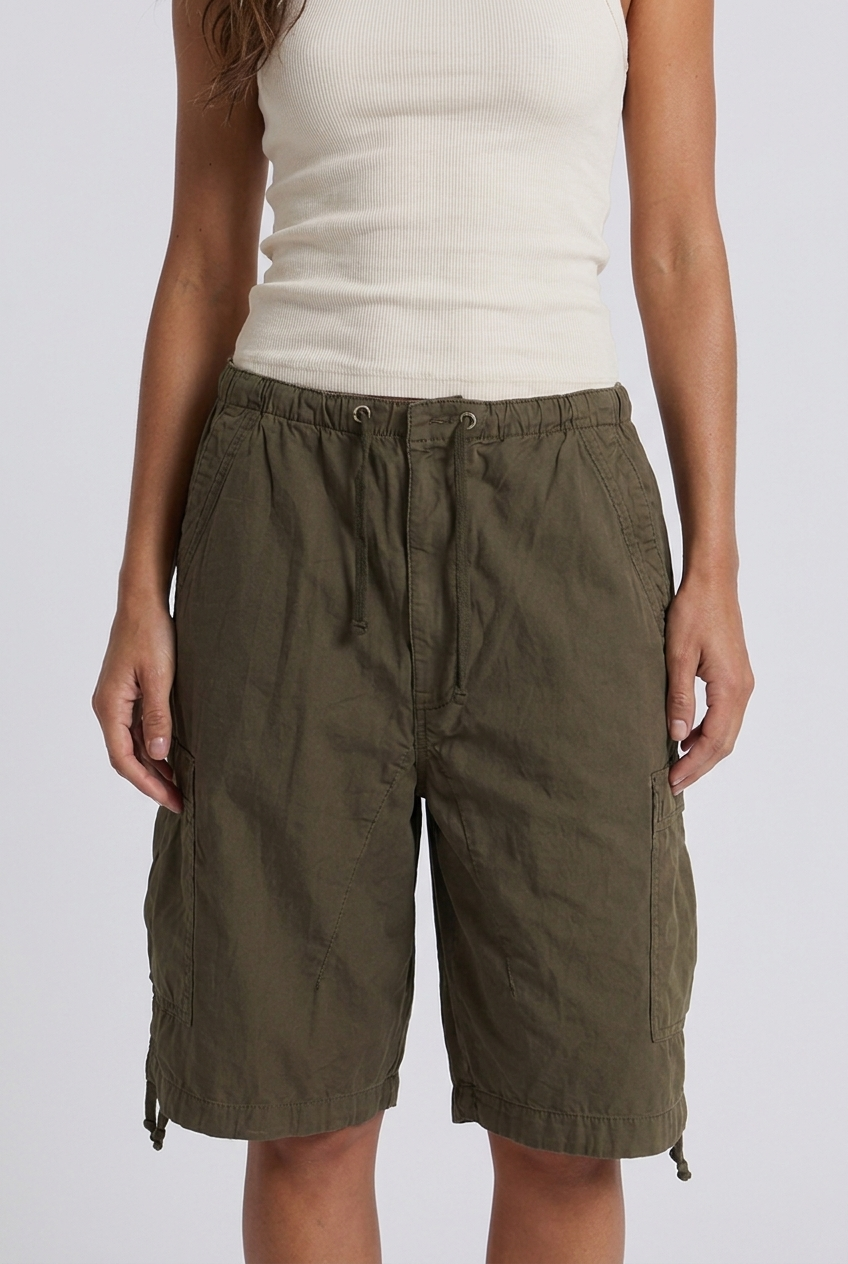 Olive knee length baggy cargo shorts closeup