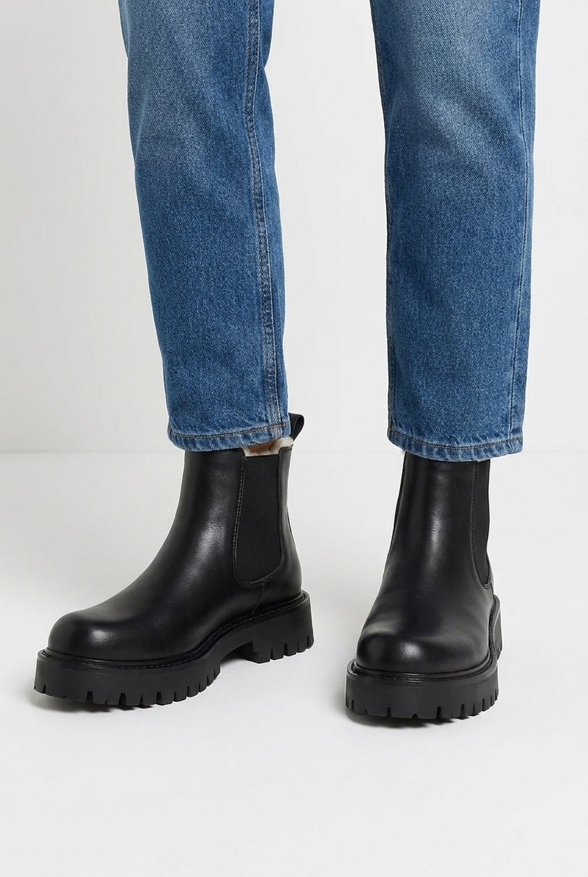 Monty men's chunky platform Chelsea boots in black, closeup view