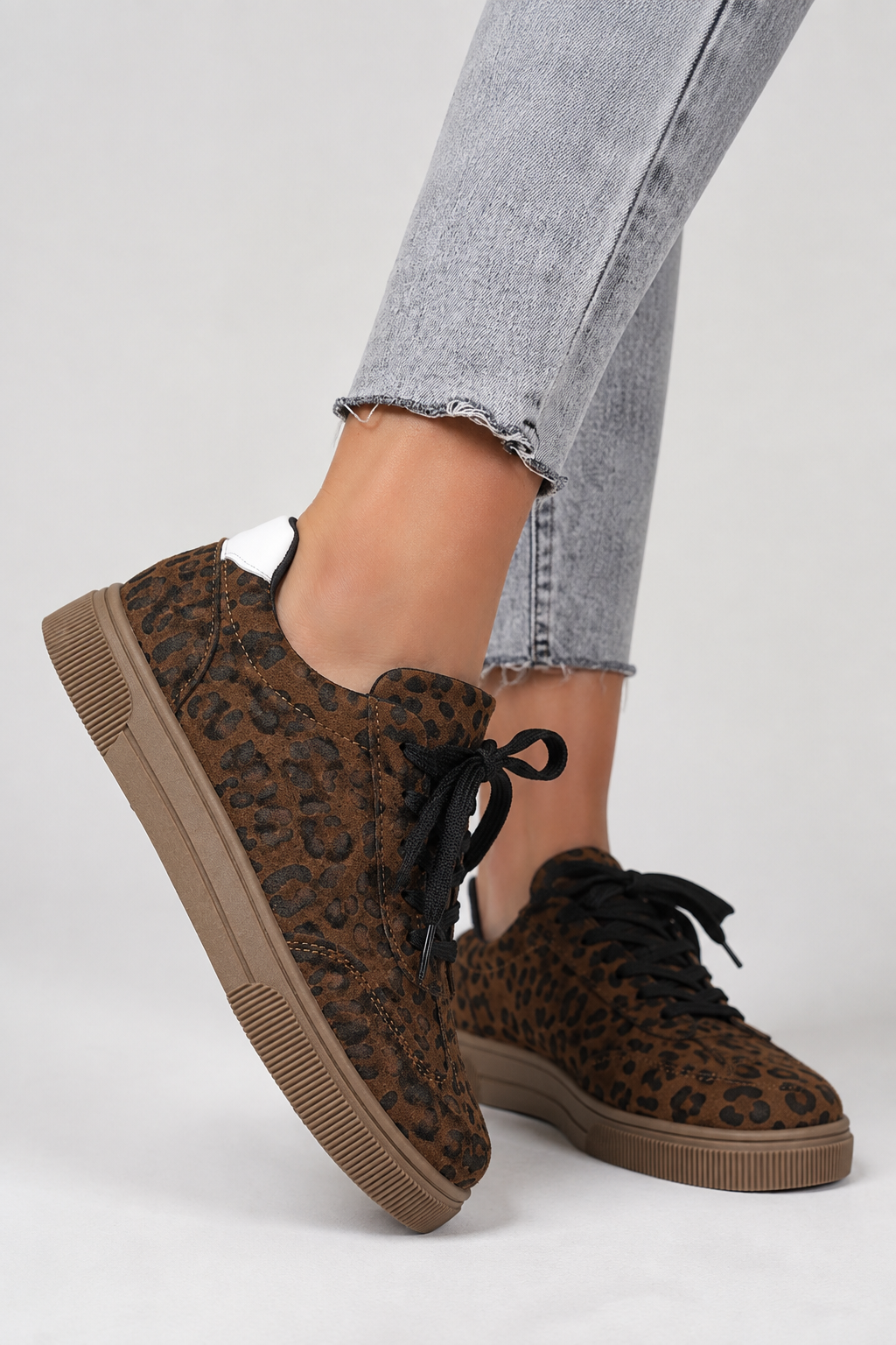 Sportowe buty w panterkę Kitty