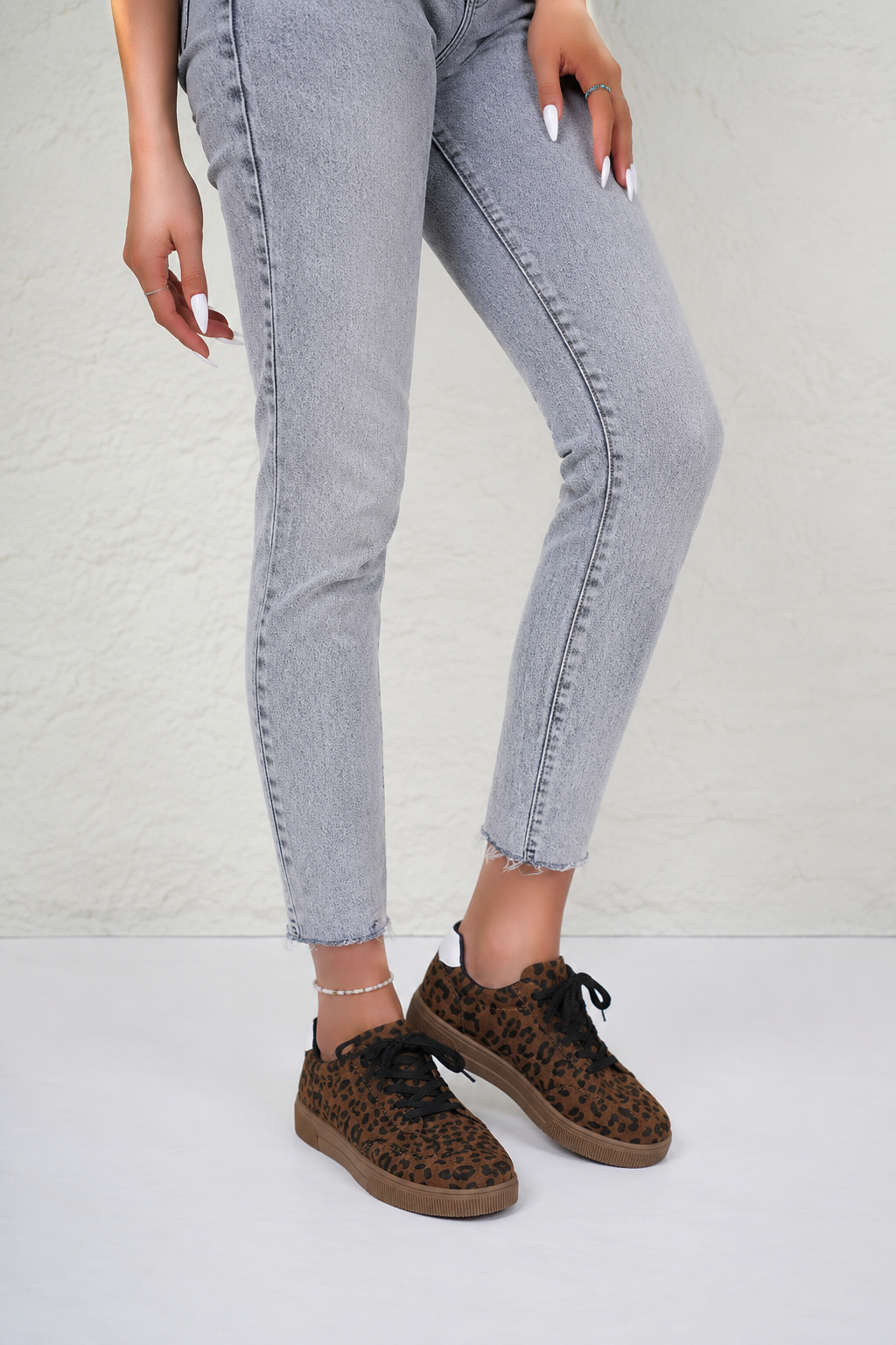 Sportowe buty w panterkę Kitty