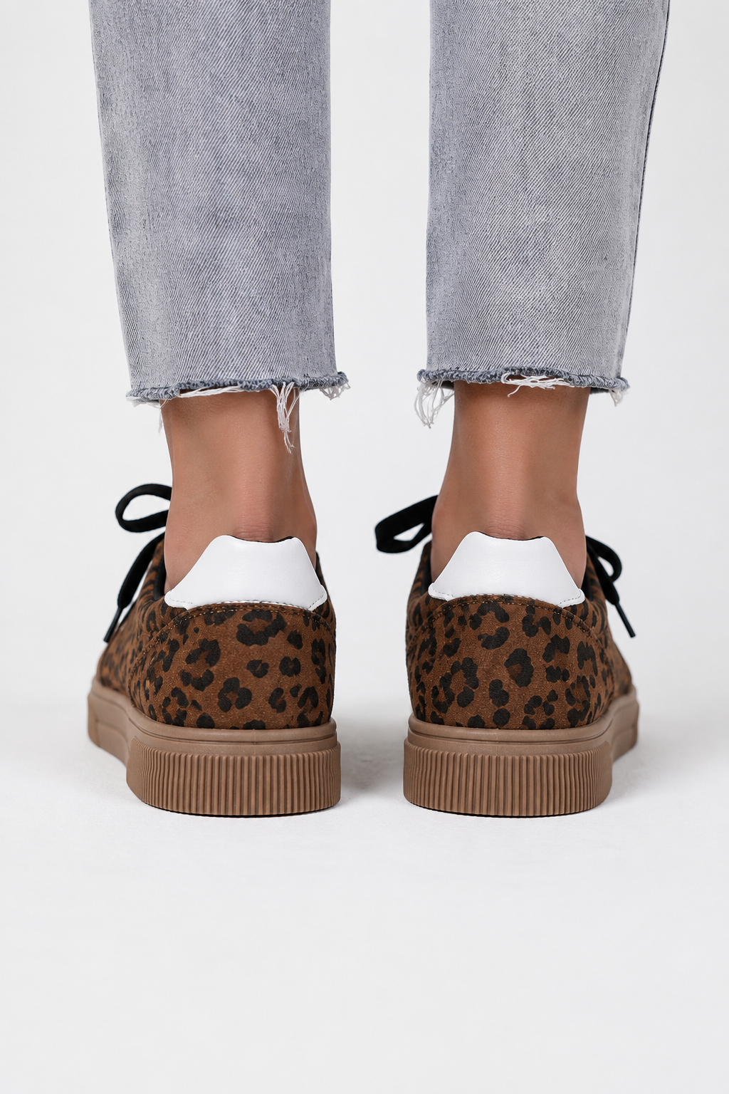 Sportowe buty w panterkę Kitty