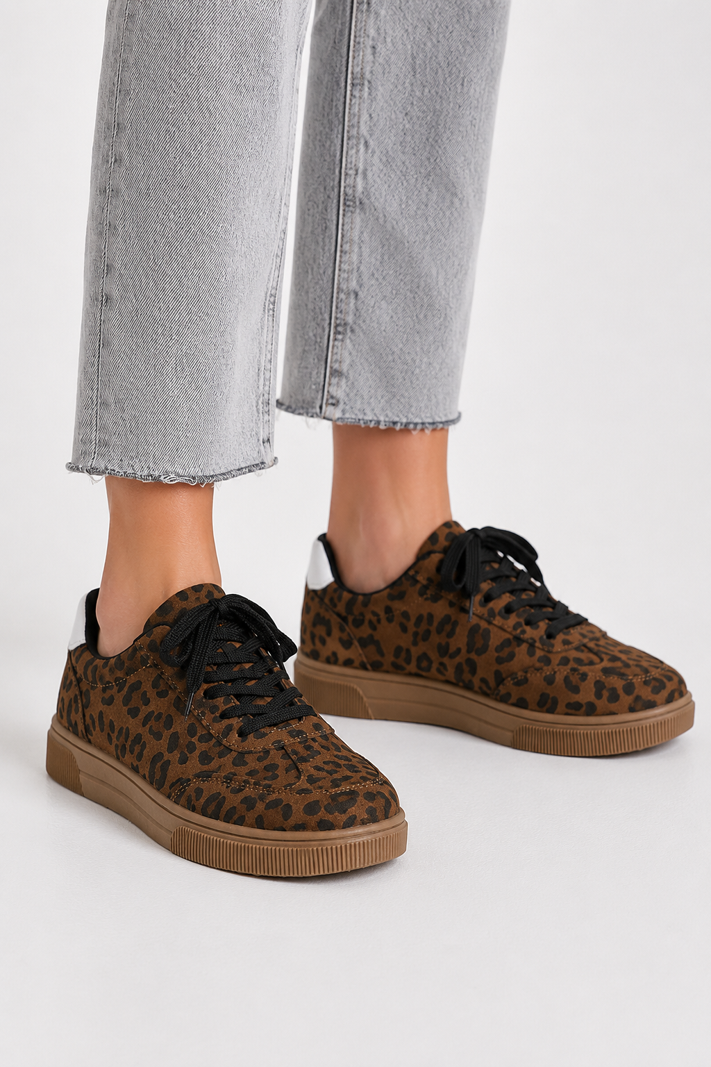 Sportowe buty w panterkę Kitty